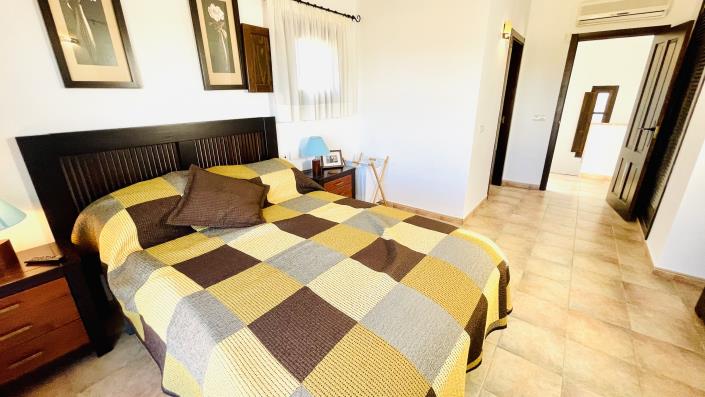 Image No.13-3 Bed Villa / Detached for sale