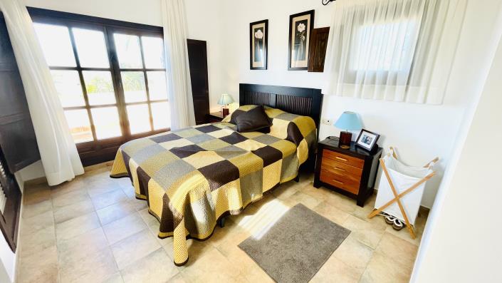 Image No.15-3 Bed Villa / Detached for sale