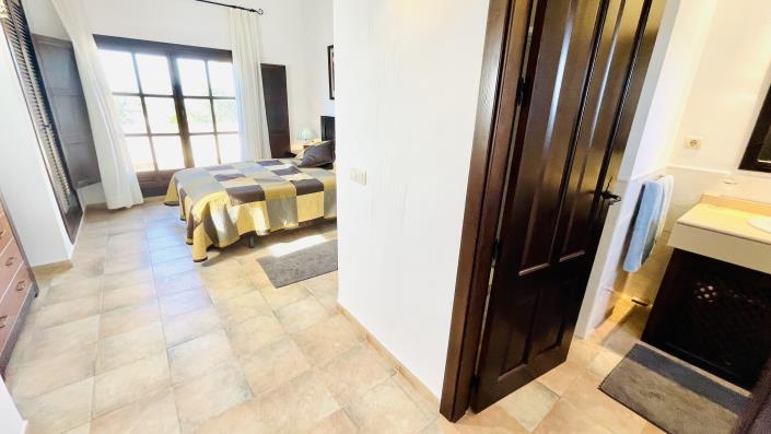 Image No.12-3 Bed Villa / Detached for sale