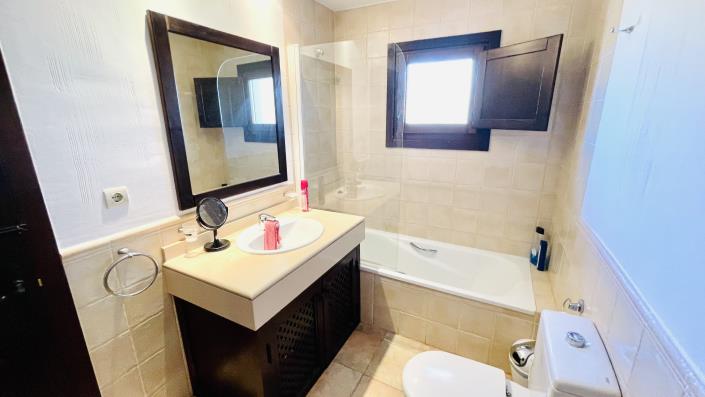 Image No.29-3 Bed Villa / Detached for sale