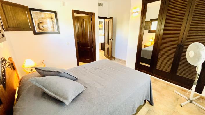 Image No.24-3 Bed Villa / Detached for sale