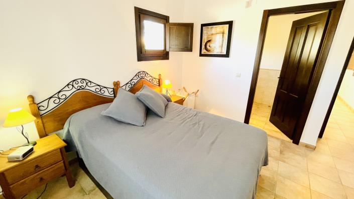 Image No.26-3 Bed Villa / Detached for sale