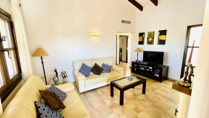 Image No.6-3 Bed Villa / Detached for sale