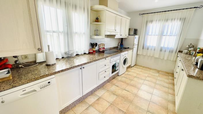 Image No.39-3 Bed Villa / Detached for sale