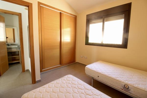 Image No.23-3 Bed Villa / Detached for sale