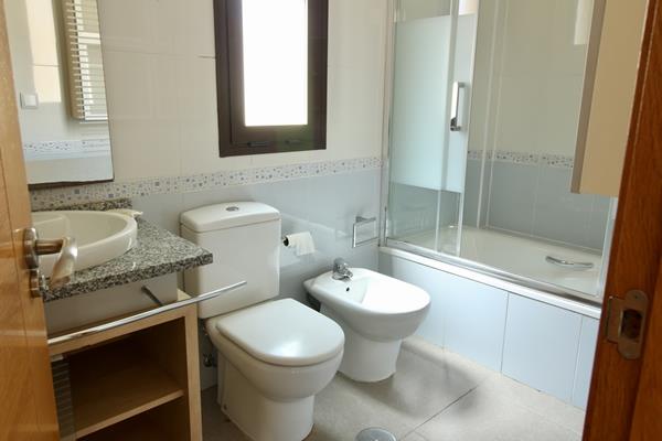 Image No.27-3 Bed Villa / Detached for sale