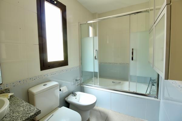 Image No.28-3 Bed Villa / Detached for sale