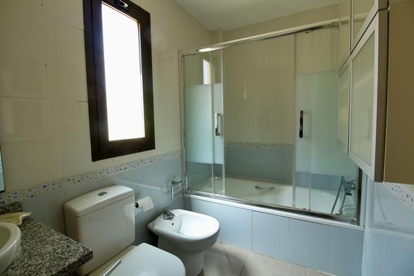 Image No.29-3 Bed Villa / Detached for sale