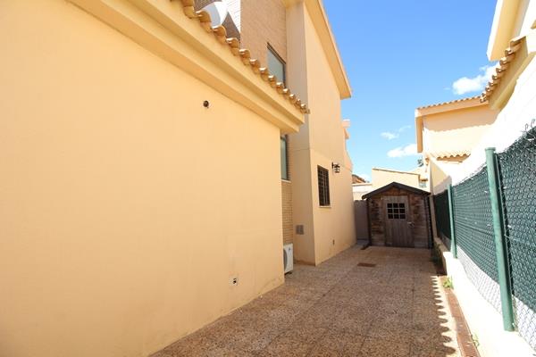 Image No.6-3 Bed Villa / Detached for sale