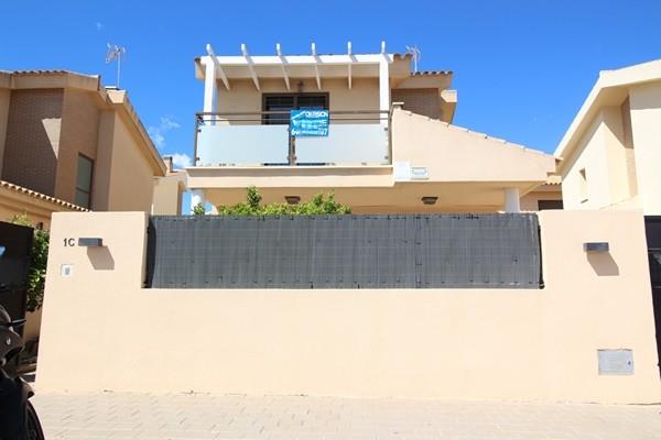 Image No.26-3 Bed Villa / Detached for sale