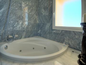 Ensuite-Bathroom-2