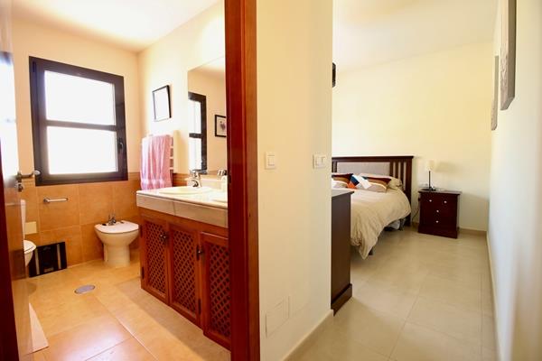 Image No.30-3 Bed Villa / Detached for sale