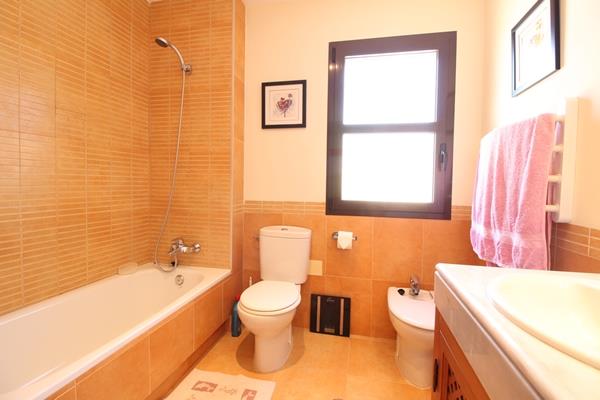 Image No.33-3 Bed Villa / Detached for sale