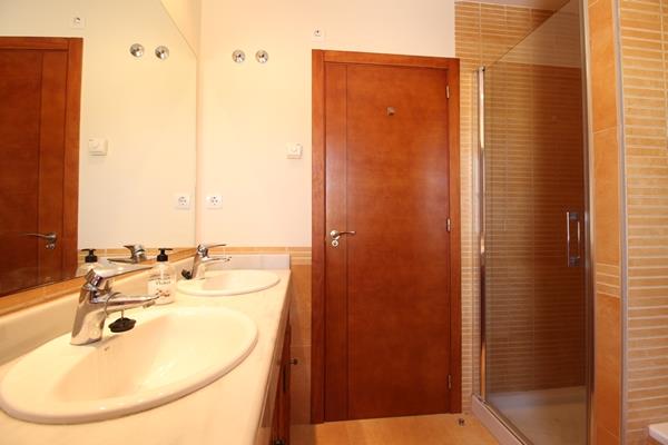 Image No.39-3 Bed Villa / Detached for sale