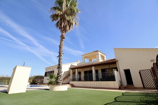 Image No.5-3 Bed Villa / Detached for sale