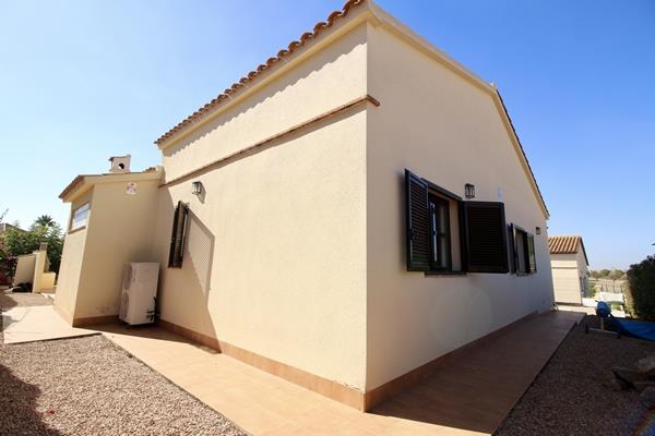 Image No.45-3 Bed Villa / Detached for sale