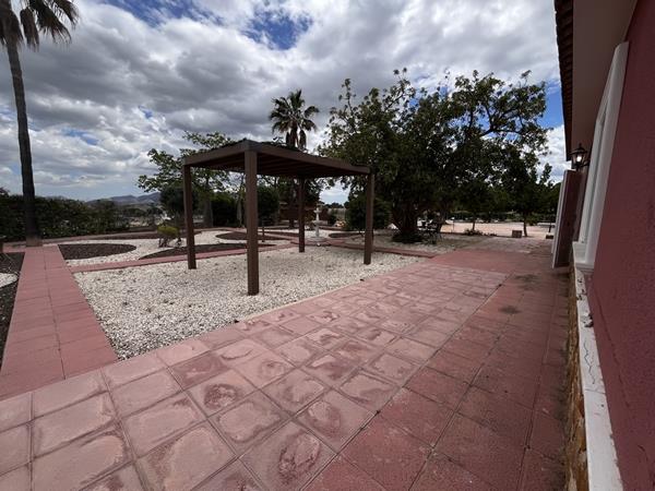 Image No.8-3 Bed Country House for sale