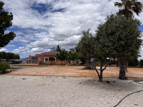 Image No.15-3 Bed Country House for sale