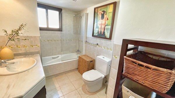 Image No.14-3 Bed Villa / Detached for sale