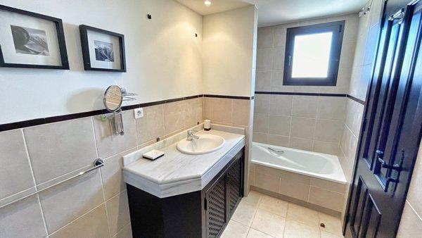 Image No.8-3 Bed Villa / Detached for sale