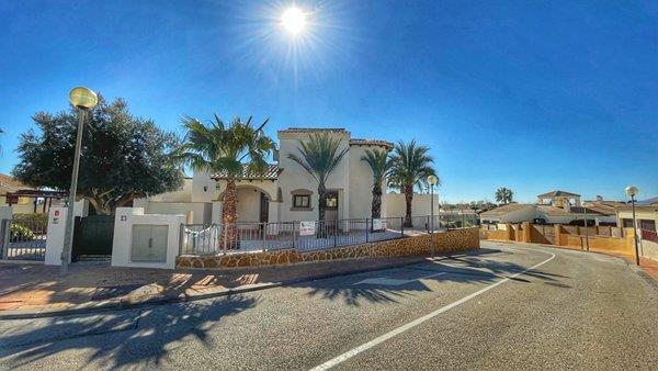 Image No.6-3 Bed Villa / Detached for sale