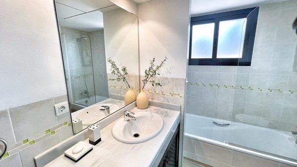 Image No.38-3 Bed Villa / Detached for sale