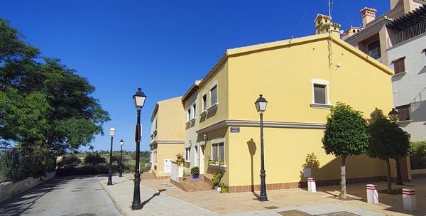 Image No.1-3 Bed Townhouse for sale