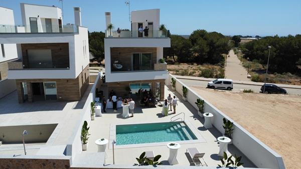 Image No.1-3 Bed Villa / Detached for sale