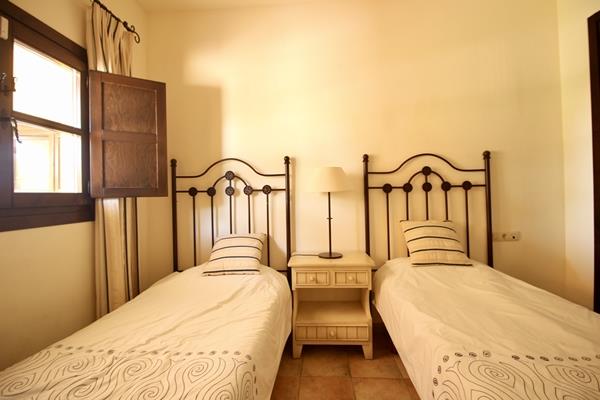 Image No.28-3 Bed Villa / Detached for sale