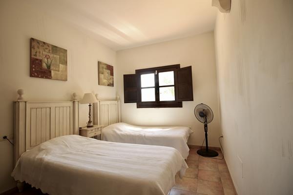 Image No.29-3 Bed Villa / Detached for sale