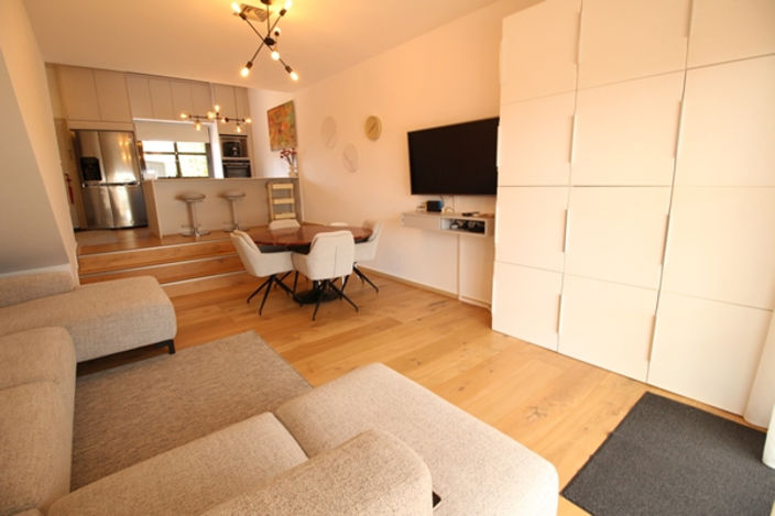 Image No.11-2 Bed Property for sale