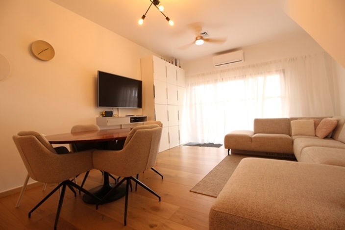 Image No.12-2 Bed Property for sale