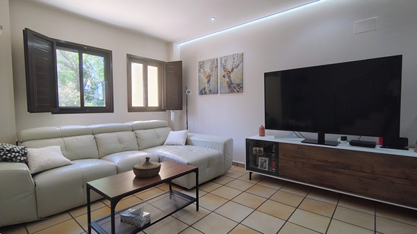 Image No.28-3 Bed Townhouse for sale