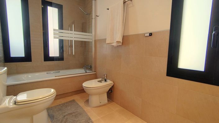 Image No.19-3 Bed Apartment for sale