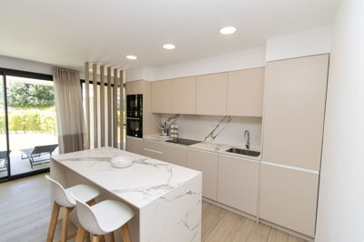 3-e898b2bb2a2fdfd06d2c39894dce8316-182