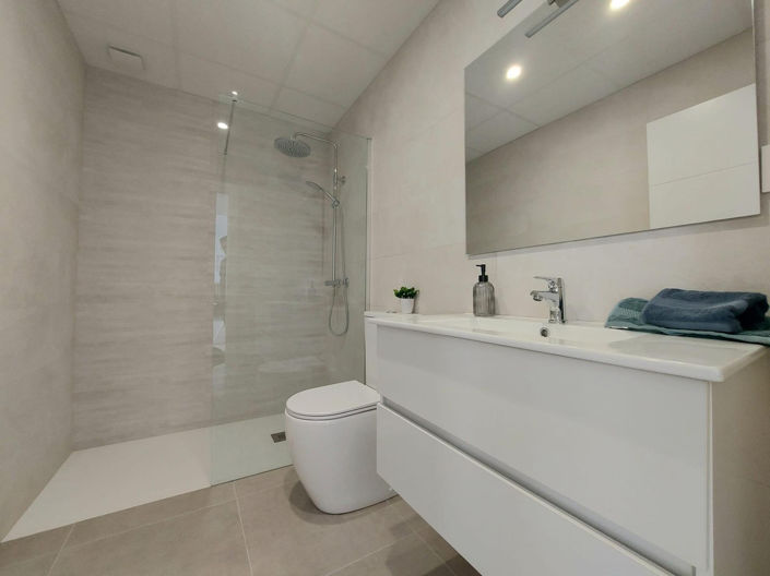 Image No.10-2 Bed House for sale