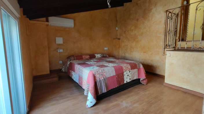 Image No.8-3 Bed House for sale