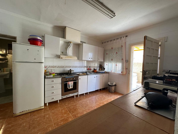 Image No.6-4 Bed House for sale