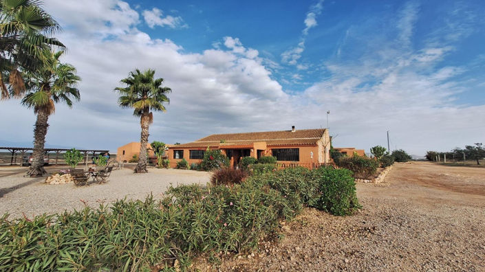 Image No.2-6 Bed Villa for sale