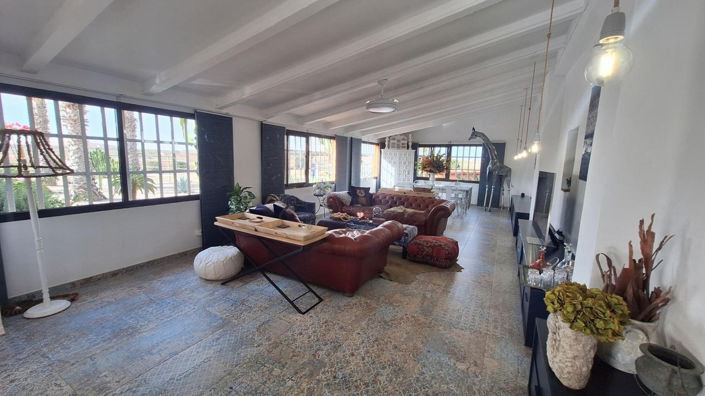 Image No.8-6 Bed House for sale