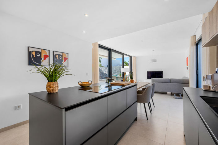 Image No.11-3 Bed House for sale