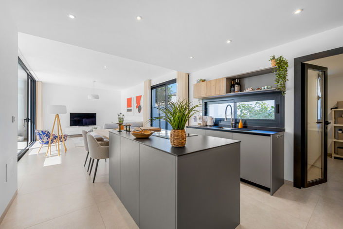 Image No.12-3 Bed House for sale