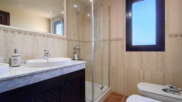 Image No.18-3 Bed Townhouse for sale