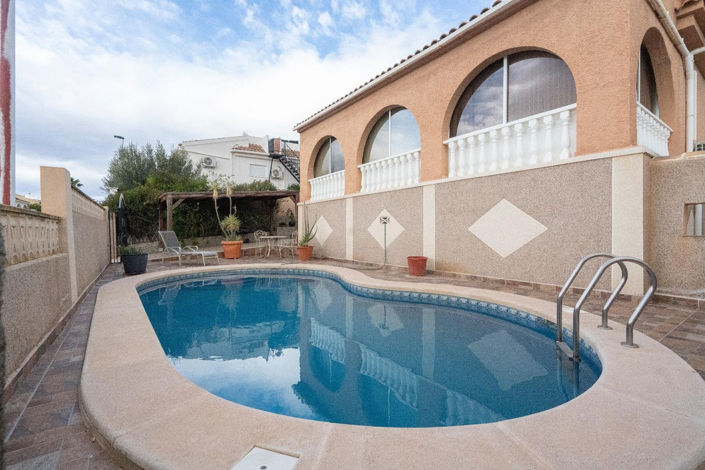 Image No.2-2 Bed Villa for sale