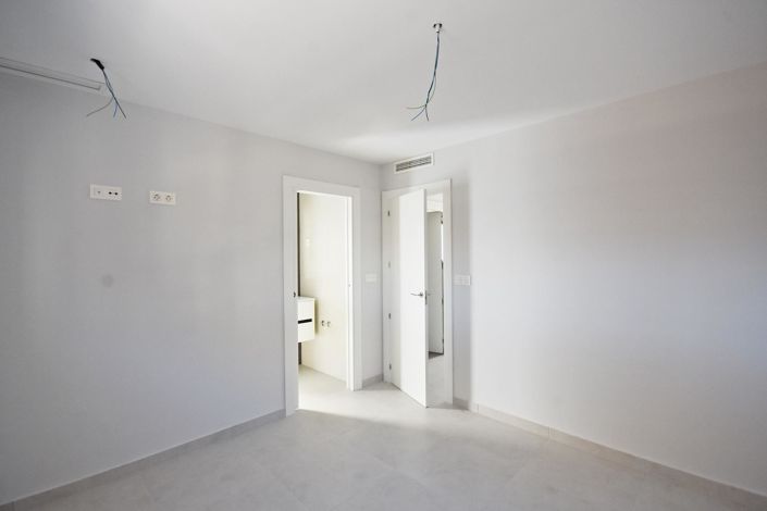 Image No.21-3 Bed Villa for sale
