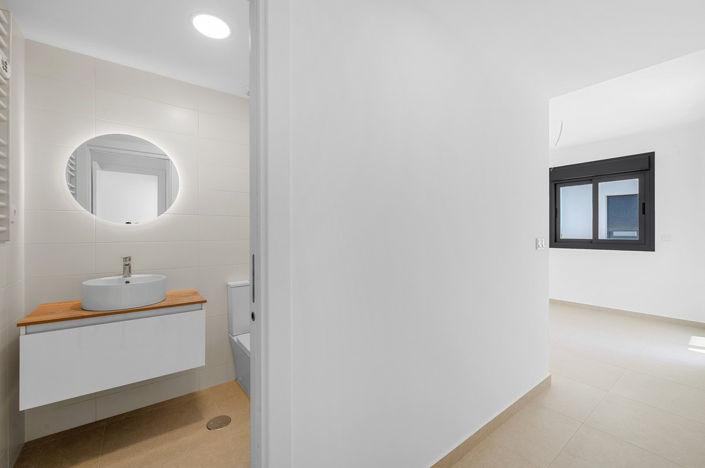 Image No.12-2 Bed Apartment for sale