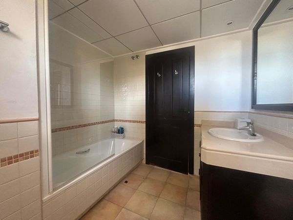 Image No.36-3 Bed Villa for sale