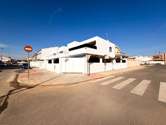 Image No.2-3 Bed Villa for sale