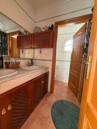 Image No.12-4 Bed Villa for sale