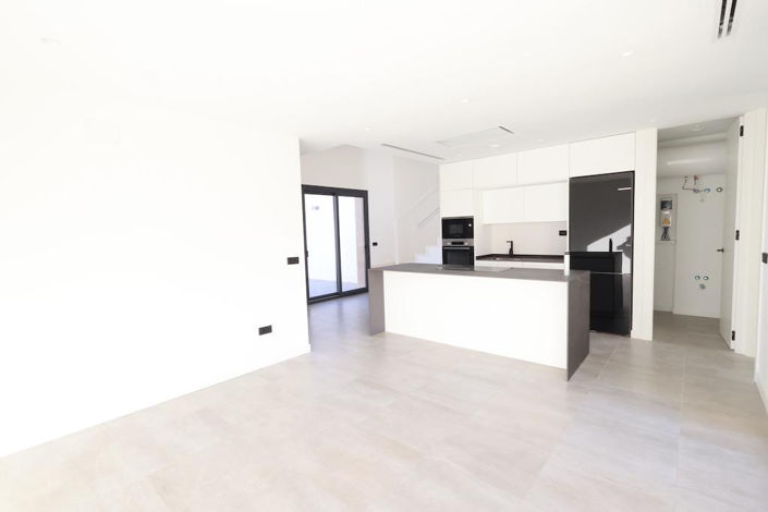 Image No.10-3 Bed Villa for sale